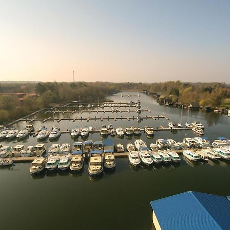 Pet Friendly Apartment In Rechlin With Kitchen Eksteriør billede